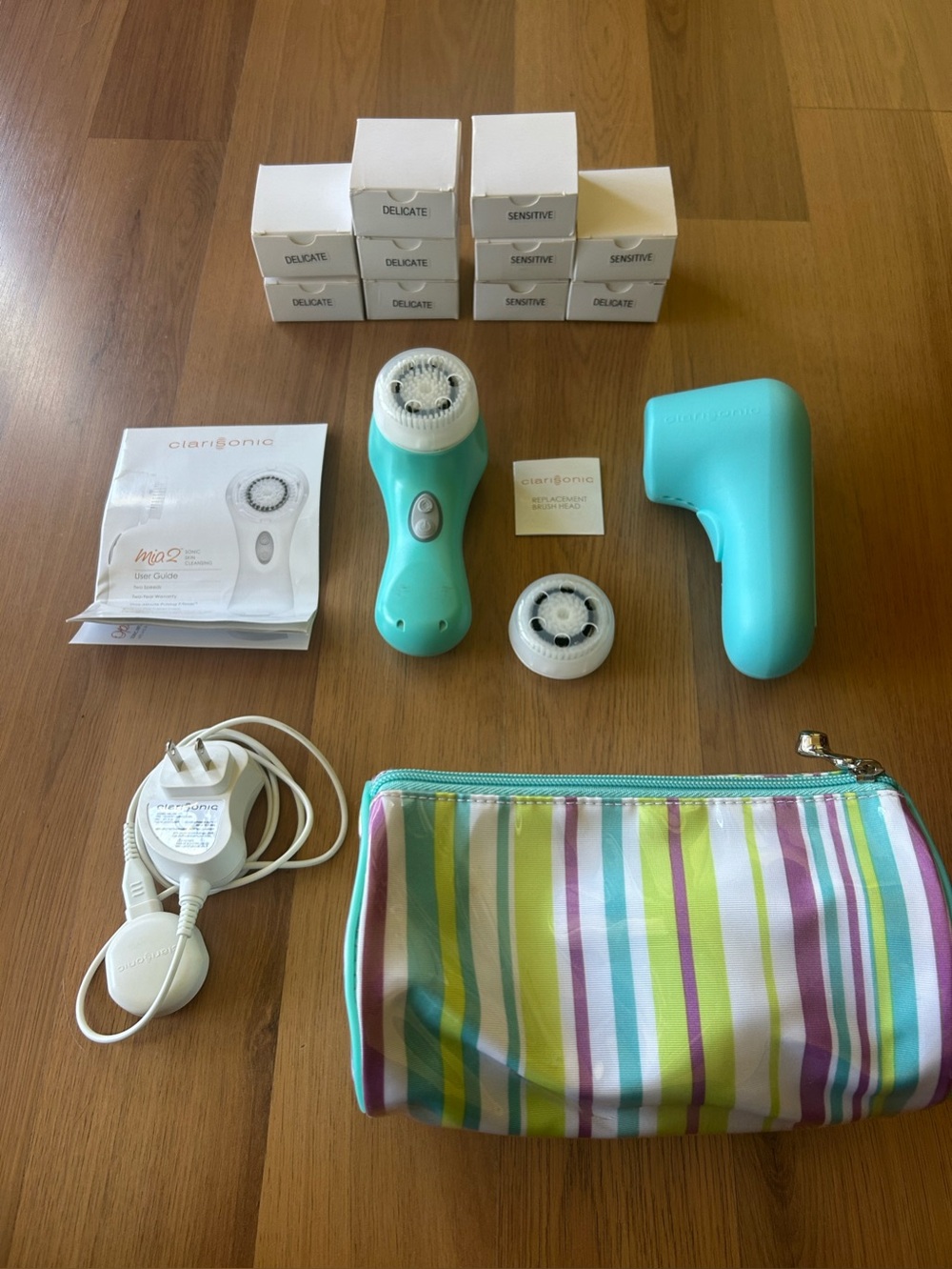 Clarisonic Mia 2 Sonic Cleansing Brush + 10 New Replacement Heads Charger, Cases
